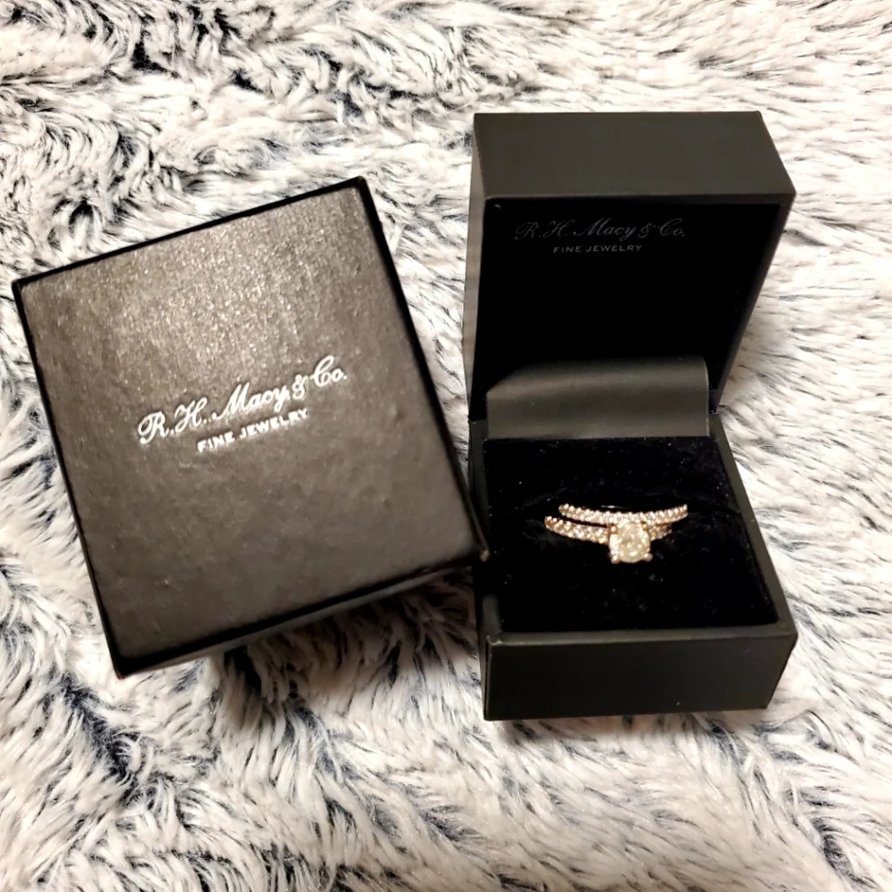 ENGAGEMENT 💍 & WEDDING RING SET - Picture 1 of 6